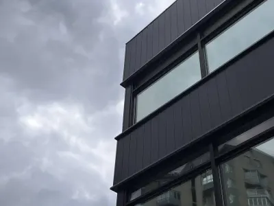 Loslatende Trespa vervangen door 130m2 Keralit gevelbekleding in Apeldoorn – foto 8