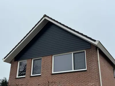 Montage Keralit Gevelbekleding, en colorcoat boeidelen en windveren in Terborg