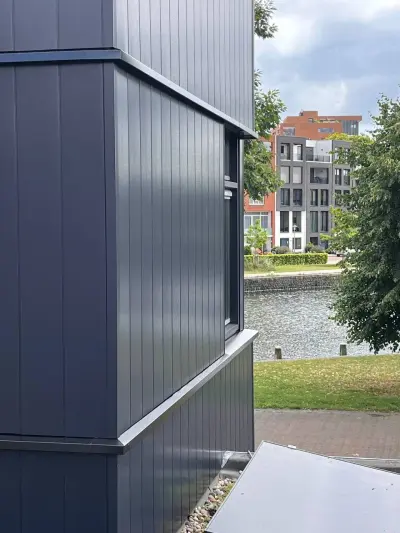 Loslatende Trespa vervangen door 130m2 Keralit gevelbekleding in Apeldoorn – foto 2