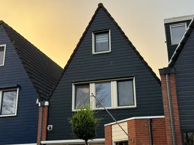 Gevelrenovatie met Duurzame Kunststof Gevelbekleding in Kampen – foto 2