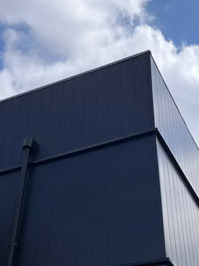 Loslatende Trespa vervangen door 130m2 Keralit gevelbekleding in Apeldoorn – foto 4