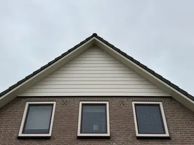 Renovatie gevelbekleding met Keralit Sponningdeel in Elst, Gelderland