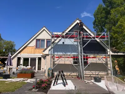 Gevel- en dakrand renovatie van 65 m² in Oldenzaal met Keralit en Colorcoat HPS – foto 6